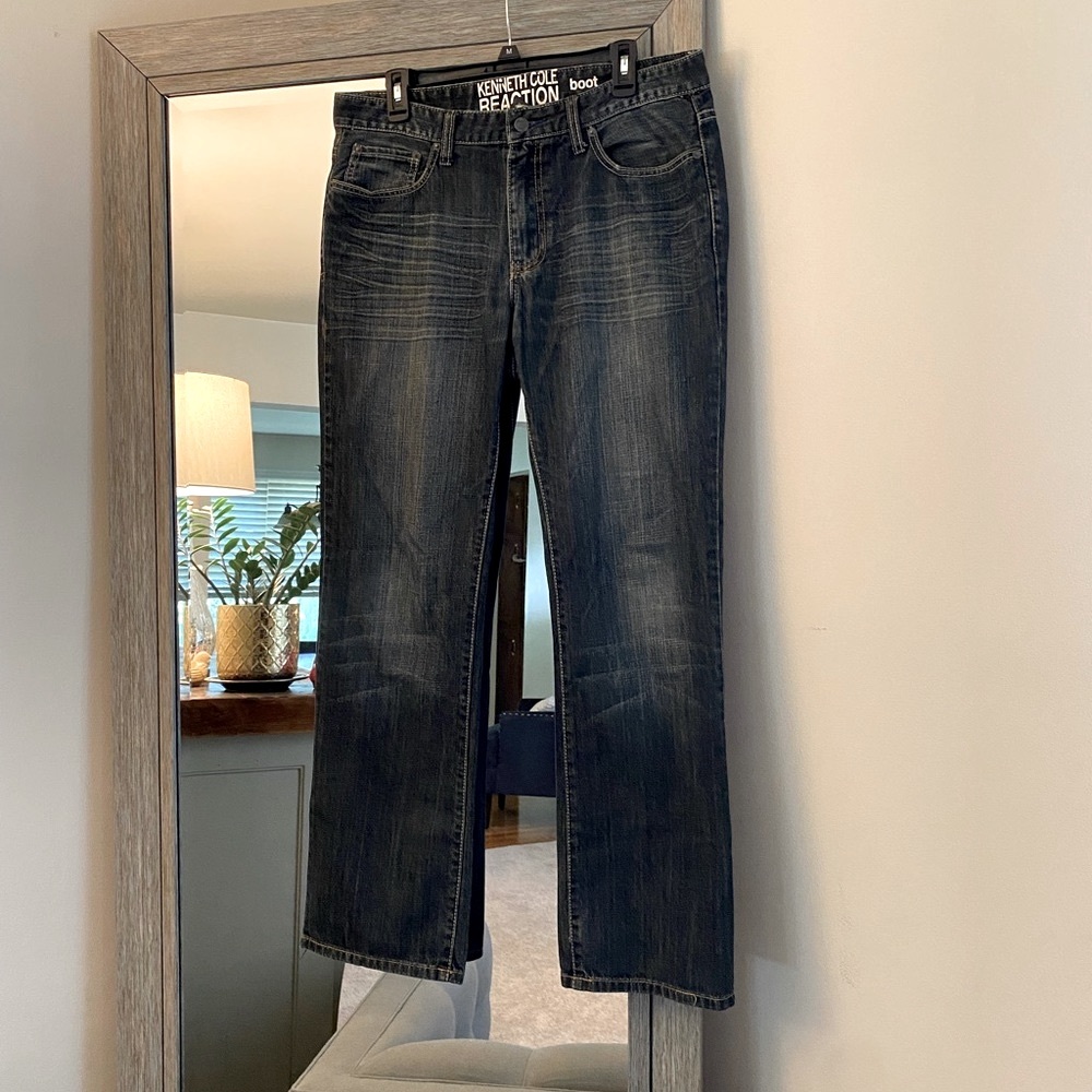 Kenneth Cole Reaction, 33x32, bootcut medium wash mens jeans, great condition!
